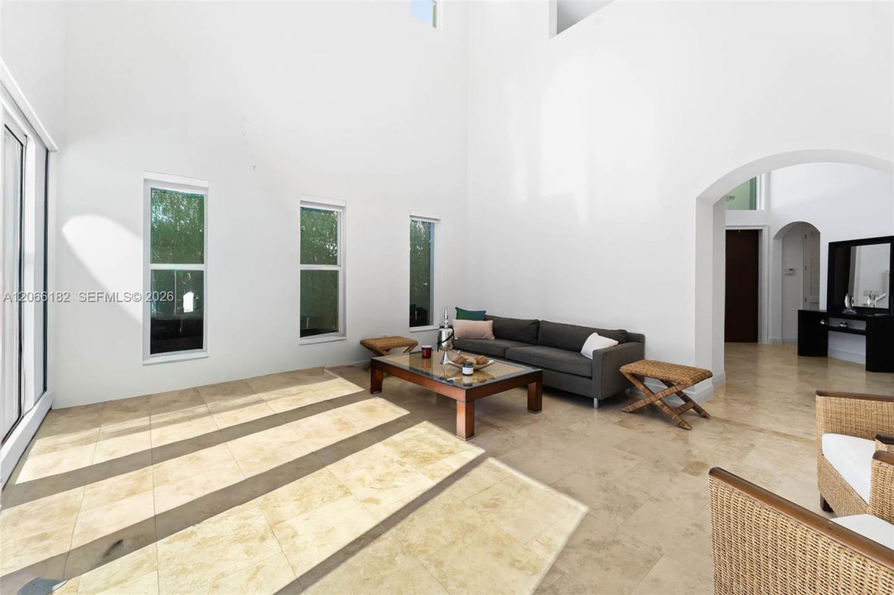 1490 Cleveland Rd , Miami Beach, FL 33141 Photo