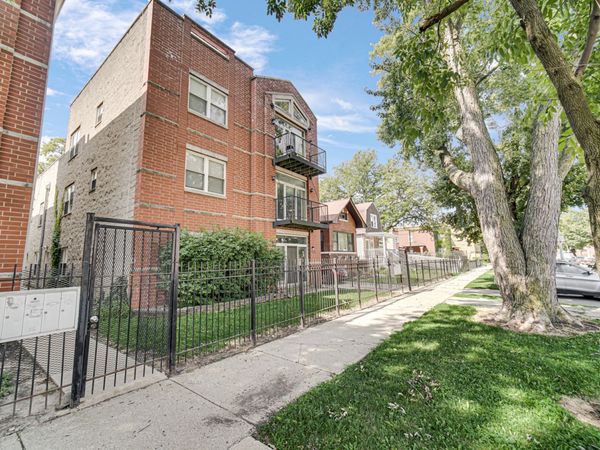 5933 W Huron Street , Unit 1S, Chicago, IL 60644