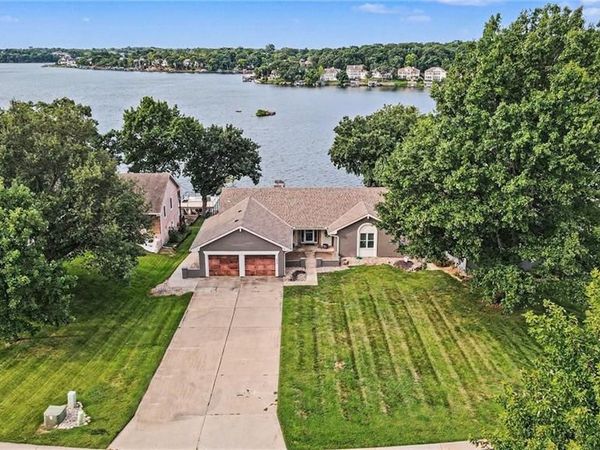 426 N Winnebago Drive, Lake Winnebago, MO 64034