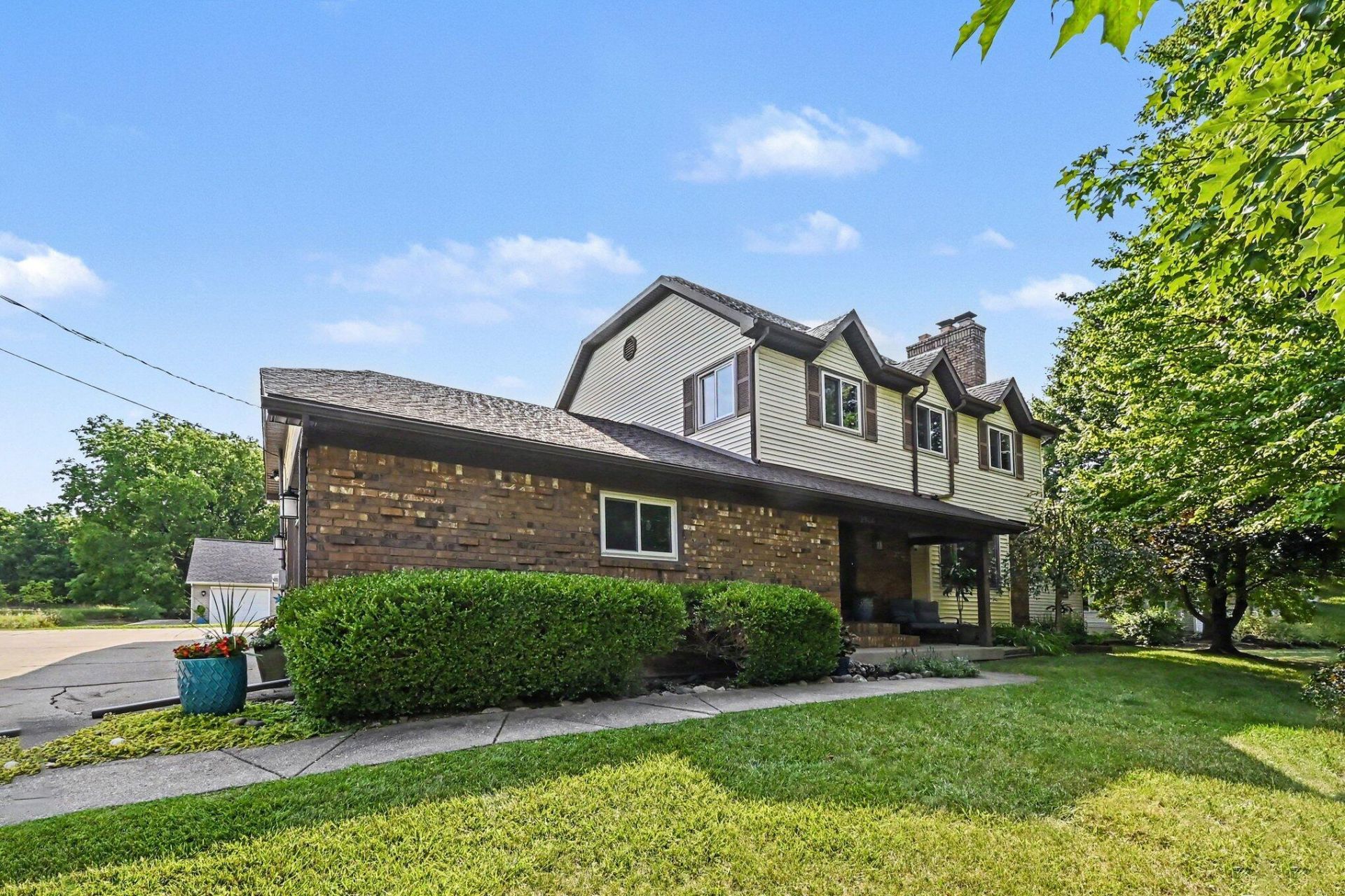 1900 Oak Grove Road, Howell, MI 48855 Main Photo