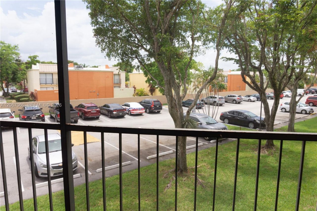 8065 SW 107th Ave , Unit 201, Miami, FL 33173 Photo
