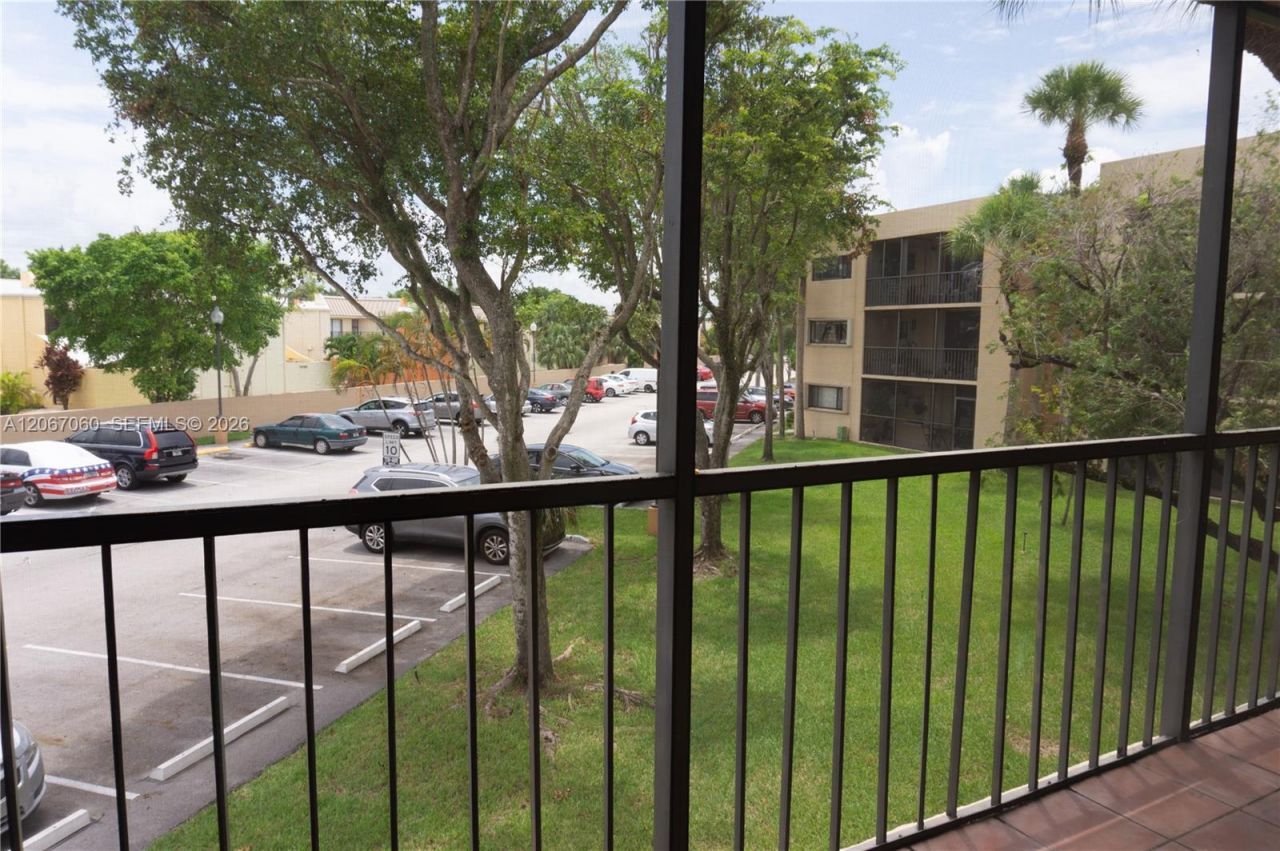 8065 SW 107th Ave , Unit 201, Miami, FL 33173 Photo