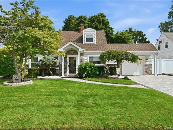 23 Needle Lane , Levittown, NY 11756
