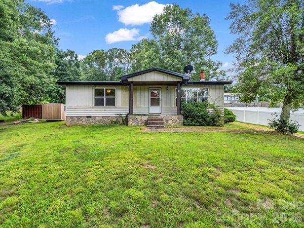 1 Lakewood Road , Hendersonville, NC 28792