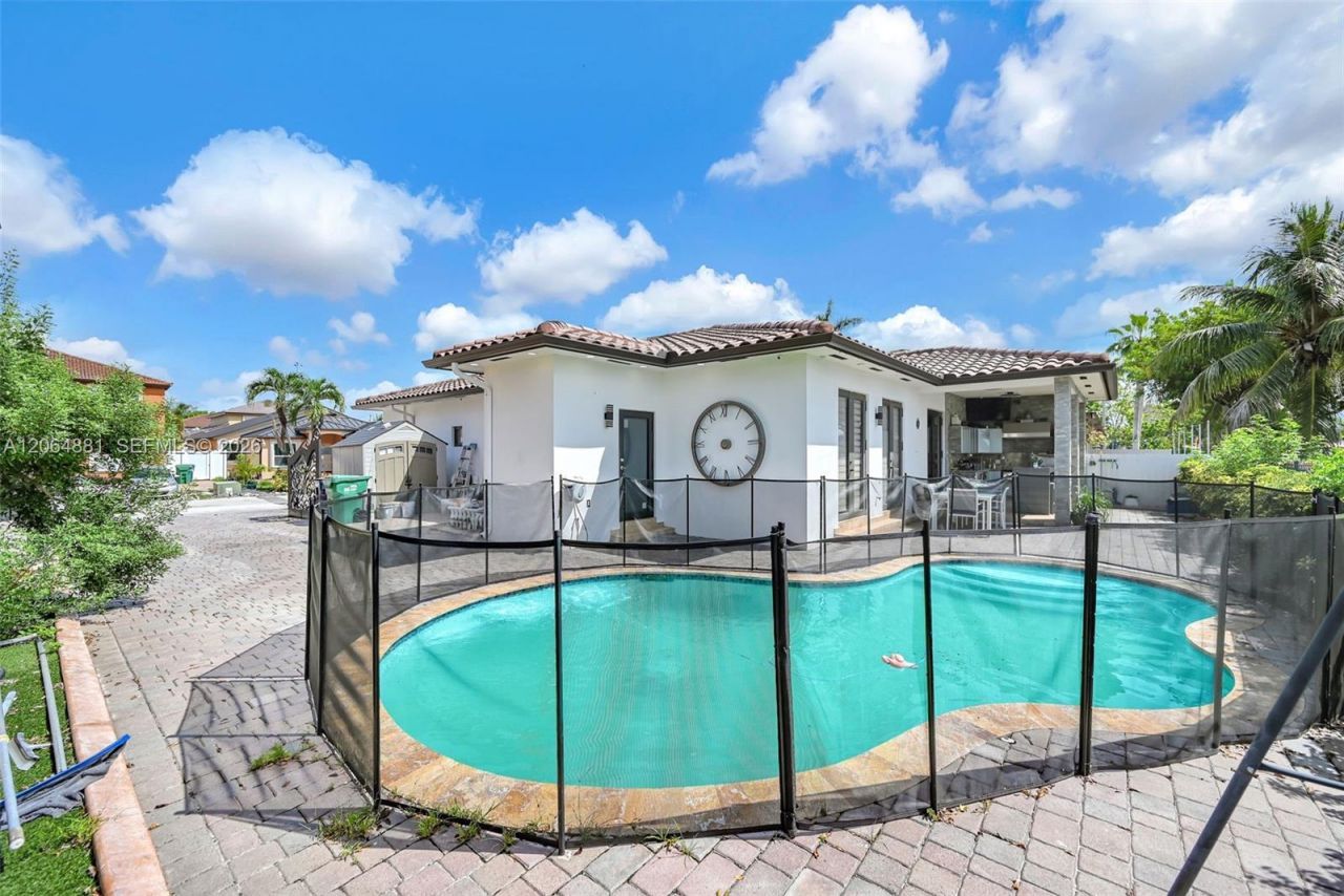 20027 NW 85th Ave , Hialeah, FL 33015 Photo