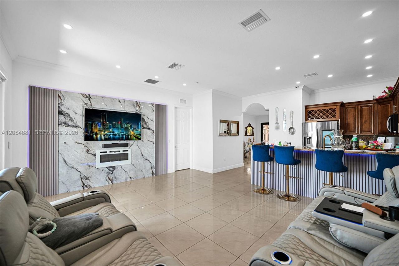 20027 NW 85th Ave , Hialeah, FL 33015 Photo