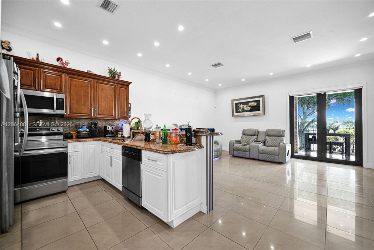 20027 NW 85th Ave , Hialeah, FL 33015 Photo