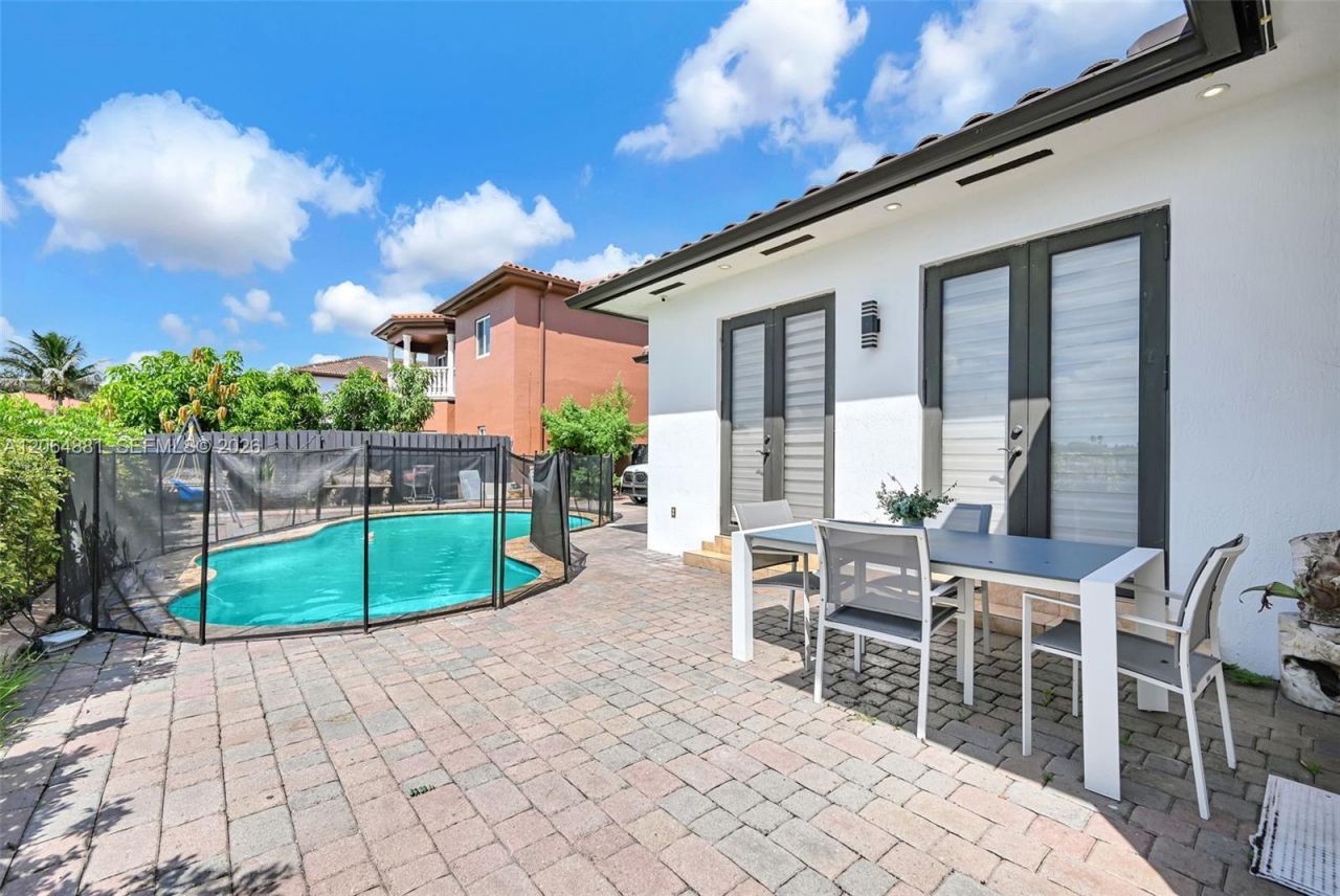 20027 NW 85th Ave , Hialeah, FL 33015 Photo