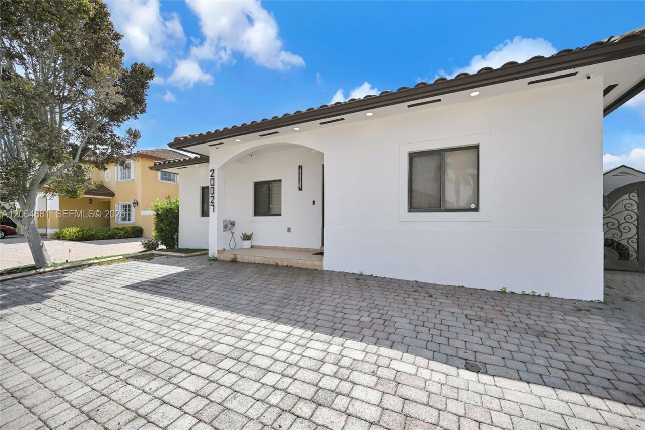 20027 NW 85th Ave , Hialeah, FL 33015 Photo