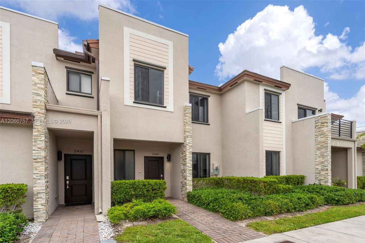 21444 NE 2nd Path , Miami, FL 33179 Photo