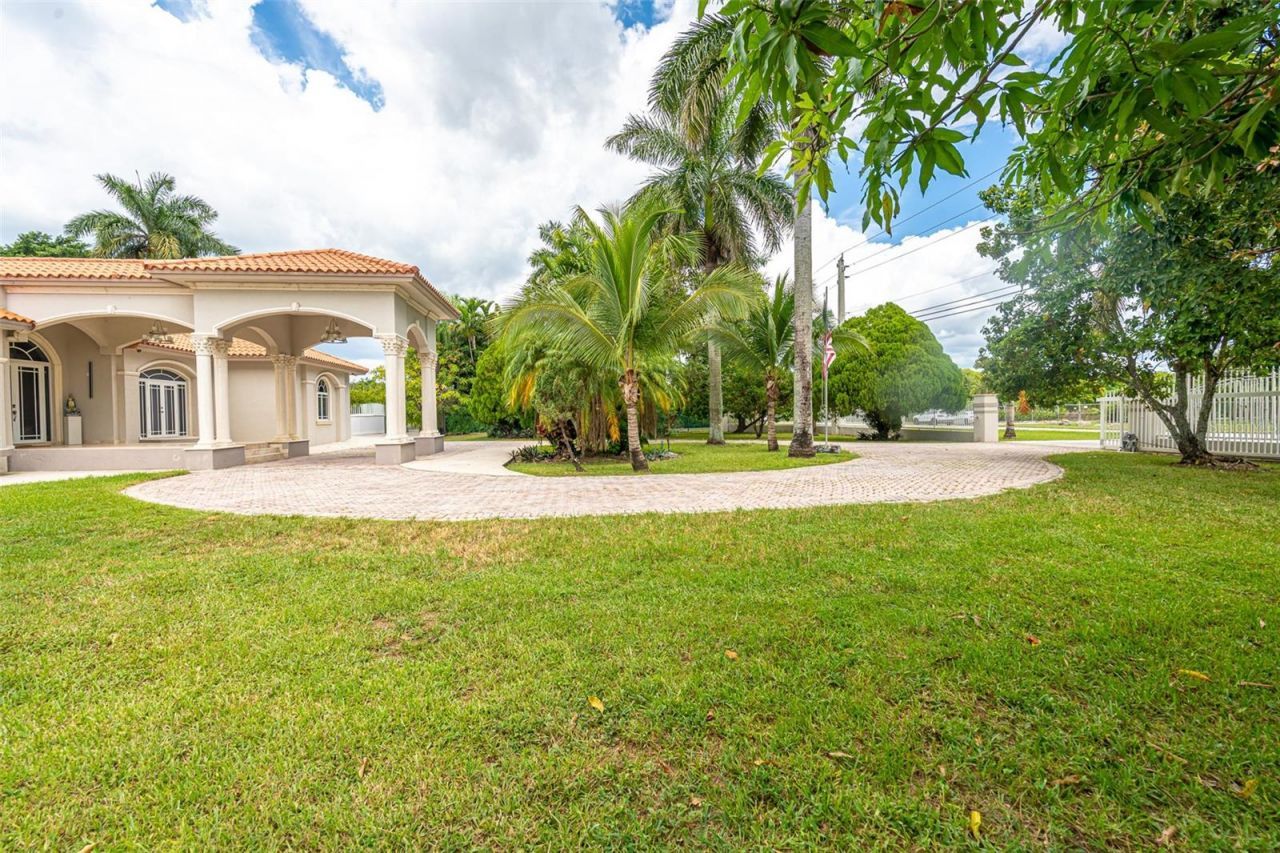 18390 SW 200th Street, Miami, FL 33187 Photo