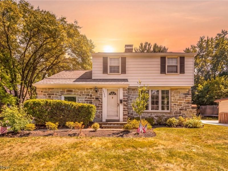 20860 Farnsleigh Road, Shaker Heights, OH 44122 Photo 2
