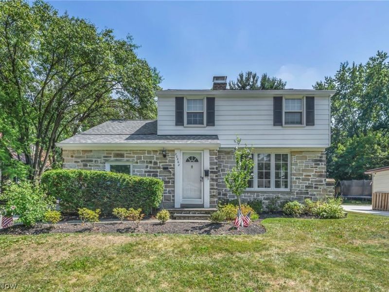 20860 Farnsleigh Road, Shaker Heights, OH 44122 Photo 3