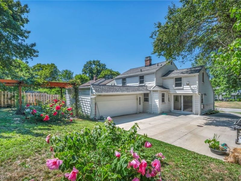20860 Farnsleigh Road, Shaker Heights, OH 44122 Photo 5