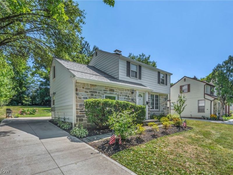 20860 Farnsleigh Road, Shaker Heights, OH 44122 Photo 7