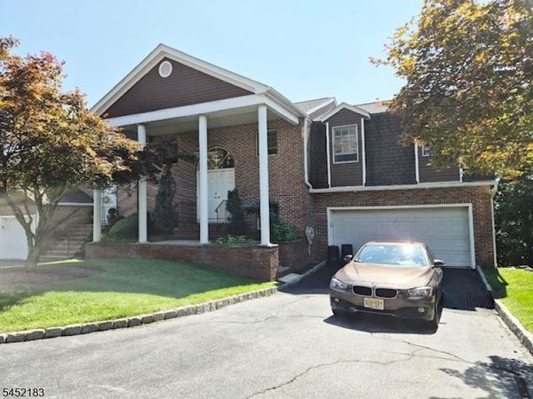 8 Beacon Hill Commons, Pompton Lakes, NJ 07442