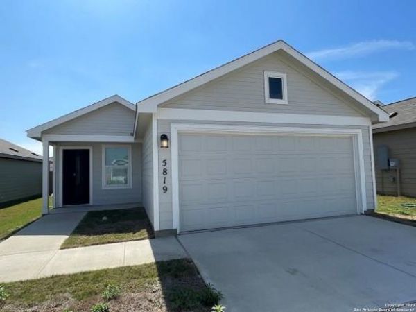 5819 Antonio PL, Seguin, TX 78155