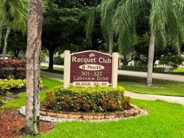 301 Lakeview Dr , Unit 102, Weston, FL 33326