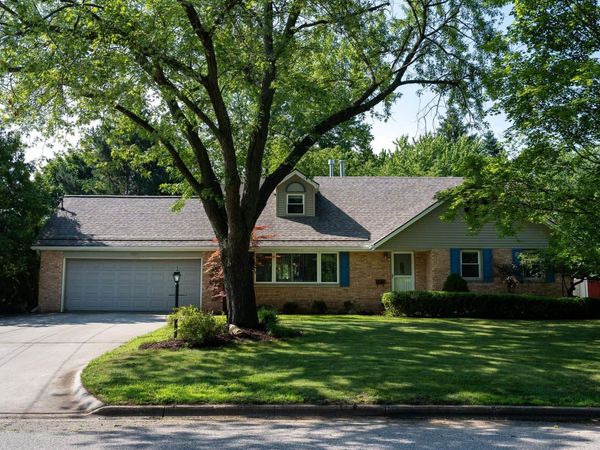1320 Chippewa Street E, Mt Pleasant, MI 48858