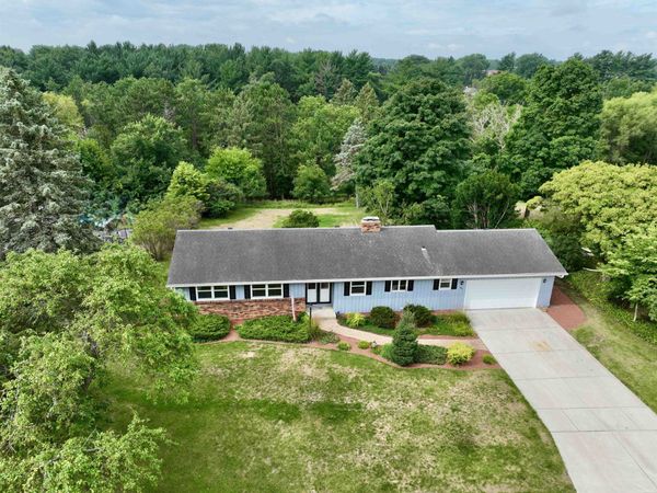 921 Park Ridge Road, Janesville, WI 53546