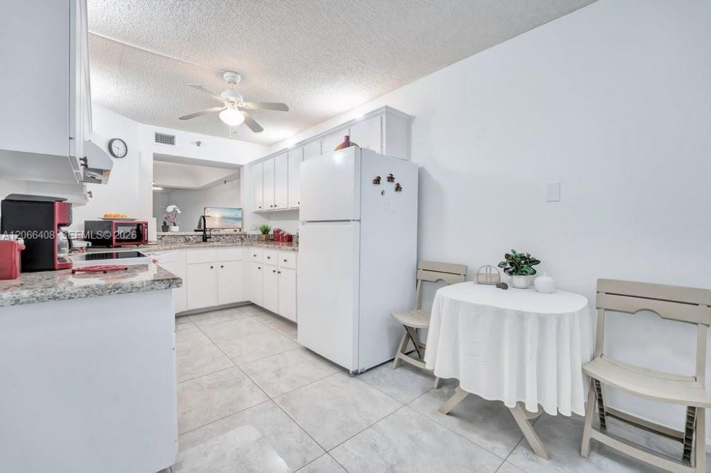 23344 Carolwood Ln, Unit 201, Boca Raton, FL 33428 Photo
