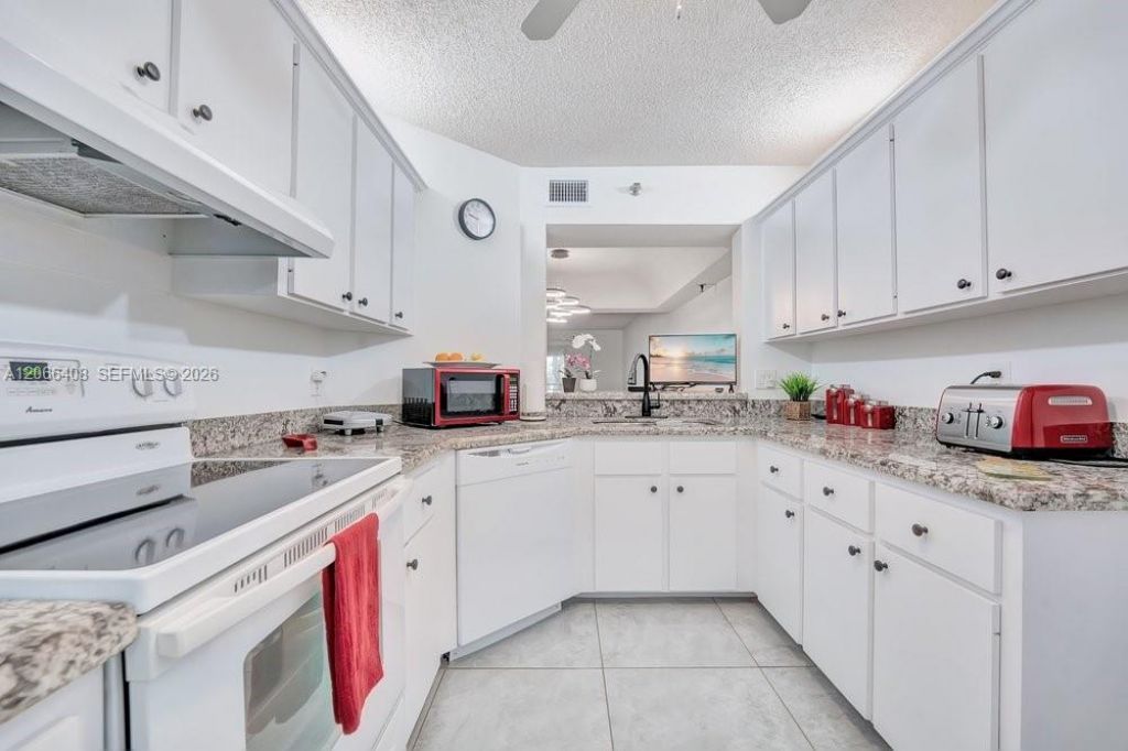 23344 Carolwood Ln, Unit 201, Boca Raton, FL 33428 Photo