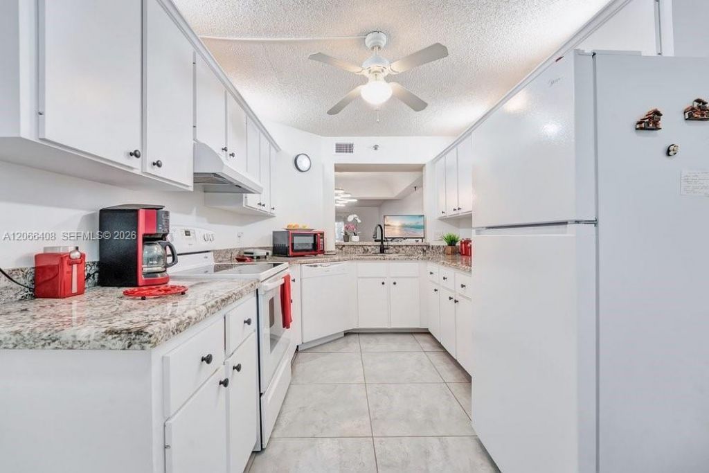 23344 Carolwood Ln, Unit 201, Boca Raton, FL 33428 Photo