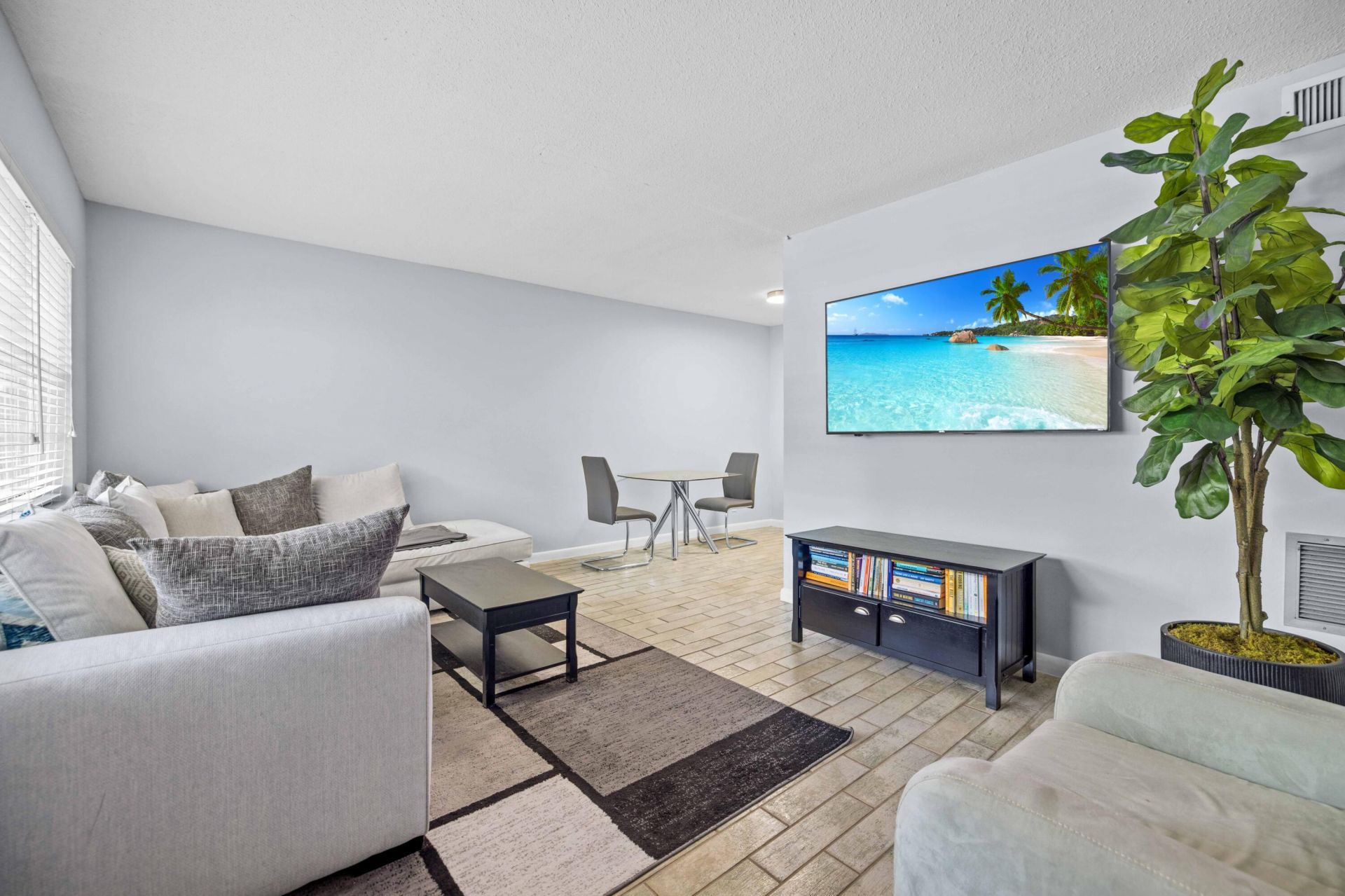 1900 NE 8th Court, Unit 104, Fort Lauderdale, FL 33304 Photo