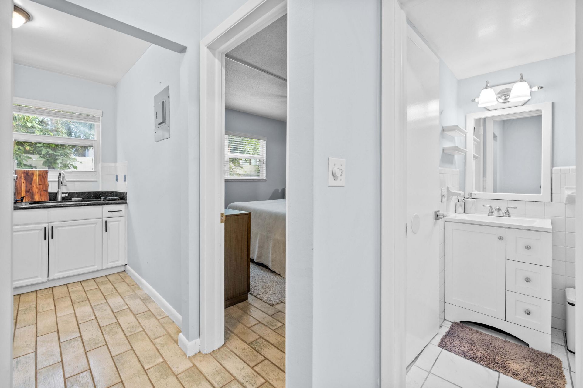 1900 NE 8th Court, Unit 104, Fort Lauderdale, FL 33304 Photo
