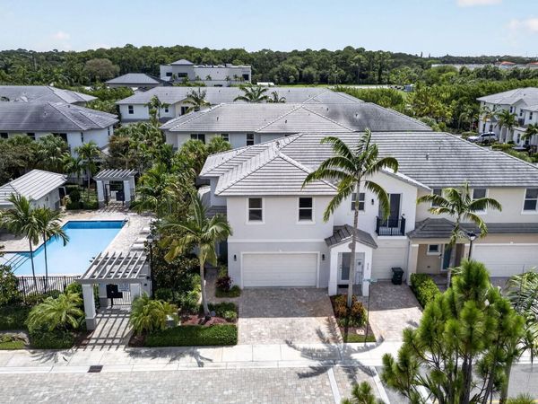 6994 Pines Circle, Coconut Creek, FL 33073