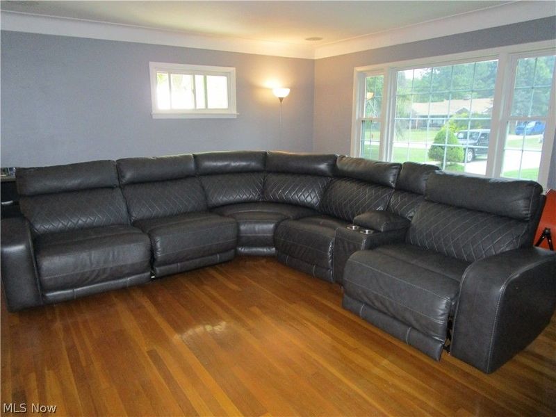 434 Douglas Boulevard, Richmond Heights, OH 44143 Photo 3