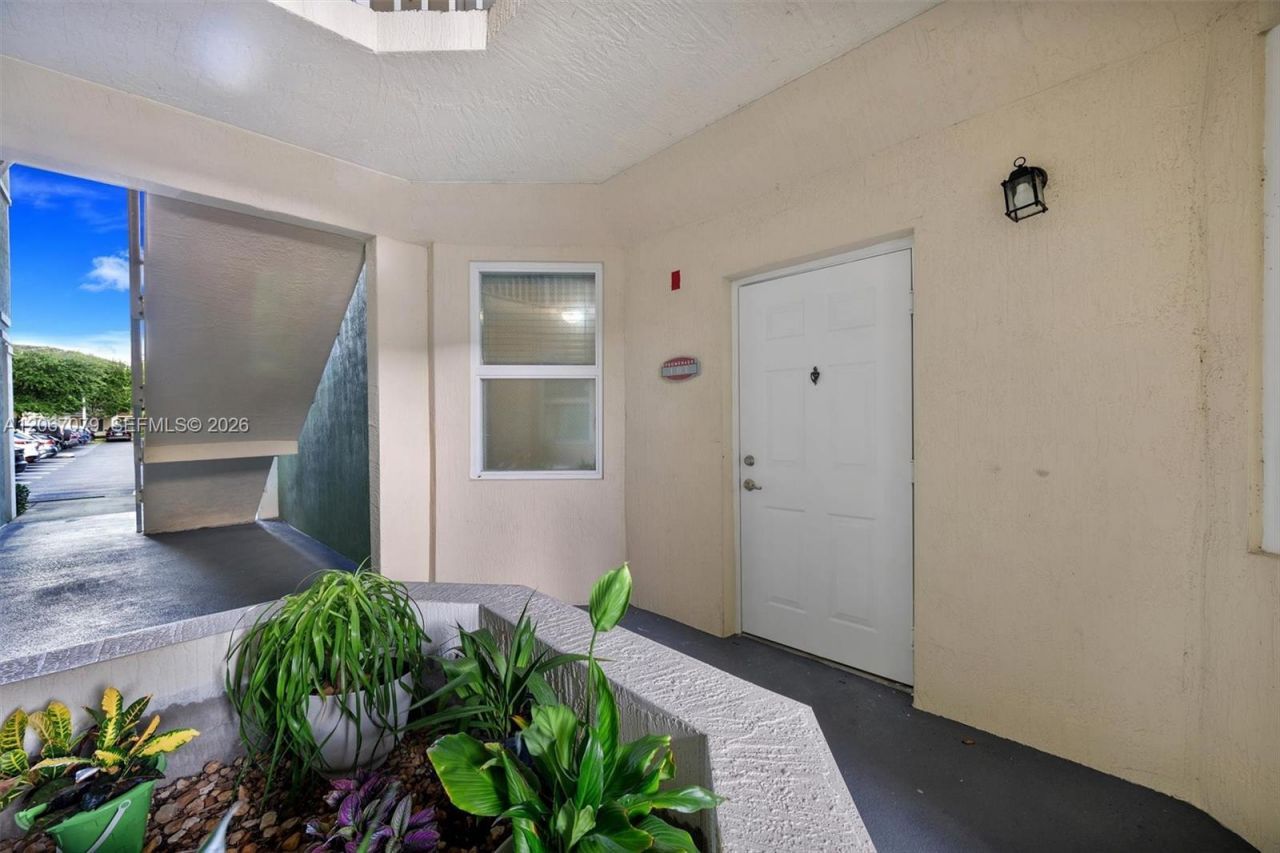 11102 NW 83rd St, Unit 101, Doral, FL 33178 Photo