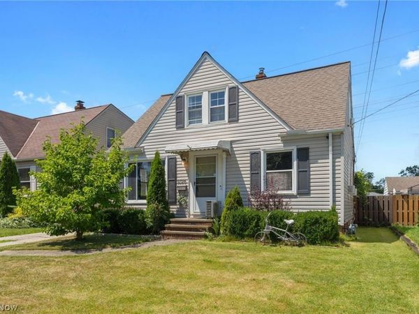 9326 Outlook Drive, Brooklyn, OH 44144