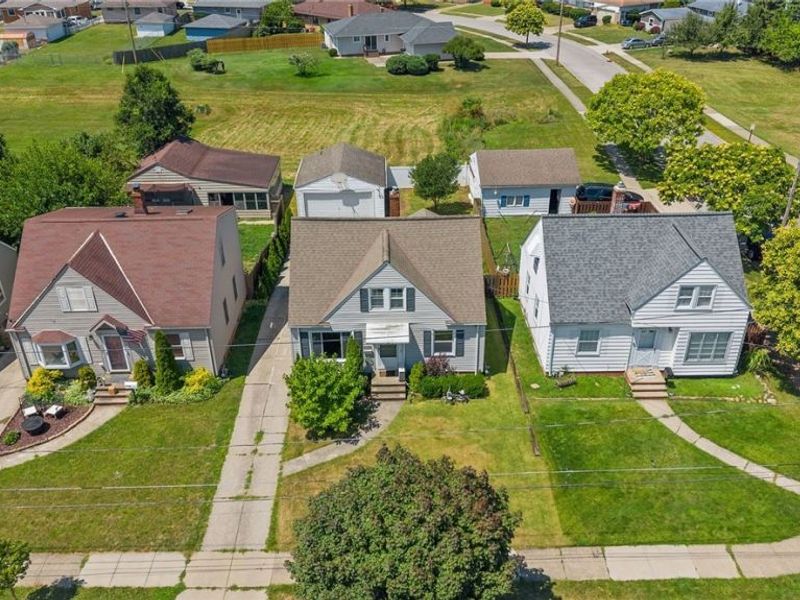 9326 Outlook Drive, Brooklyn, OH 44144 Photo 3