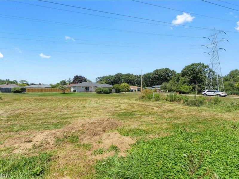 9326 Outlook Drive, Brooklyn, OH 44144 Photo 6