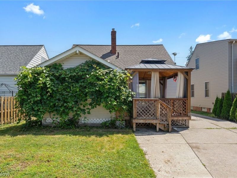 9326 Outlook Drive, Brooklyn, OH 44144 Photo 8