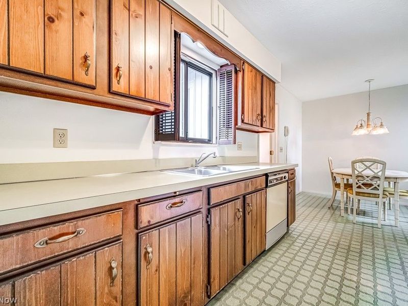 19319 Idlewood Trail, Strongsville, OH 44149 Photo 11
