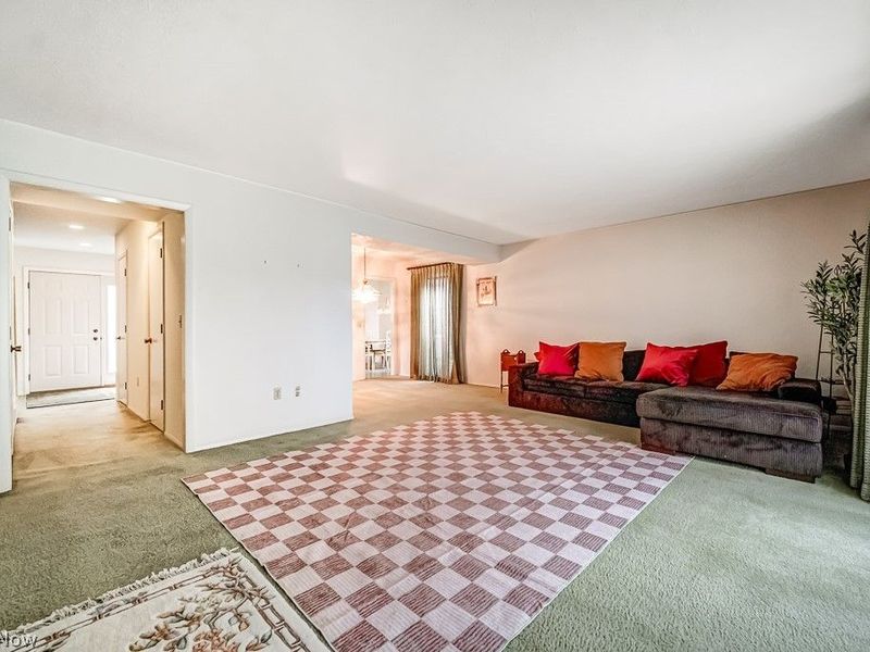 19319 Idlewood Trail, Strongsville, OH 44149 Photo 5