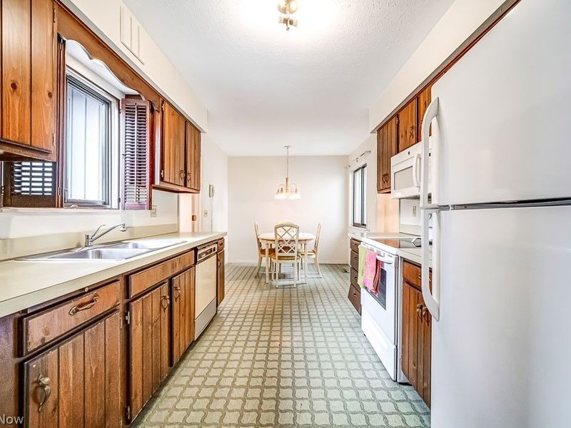 19319 Idlewood Trail, Strongsville, OH 44149 Photo 7