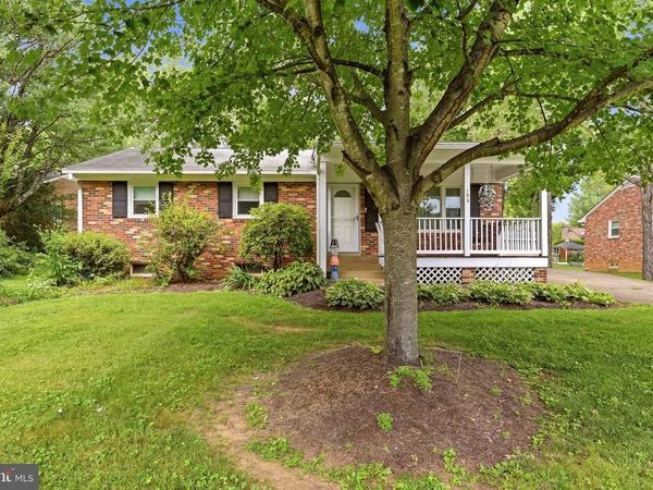 130 S ST PAUL STREET, HAMILTON, VA 20158