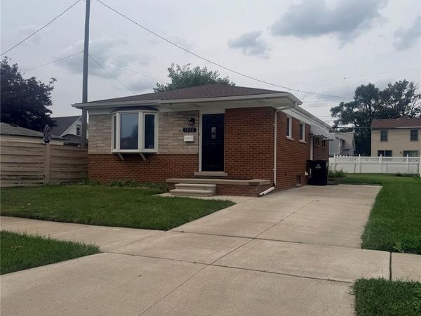 1092 Poplar Court, Wyandotte, Mi 48192