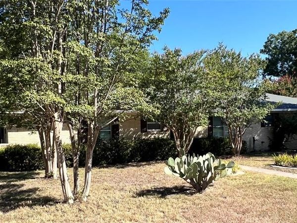 1206 Crestwood Drive, Cleburne, TX 76033