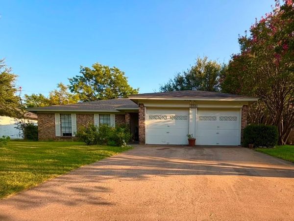 1824 Briar Run, Benbrook, TX 76126