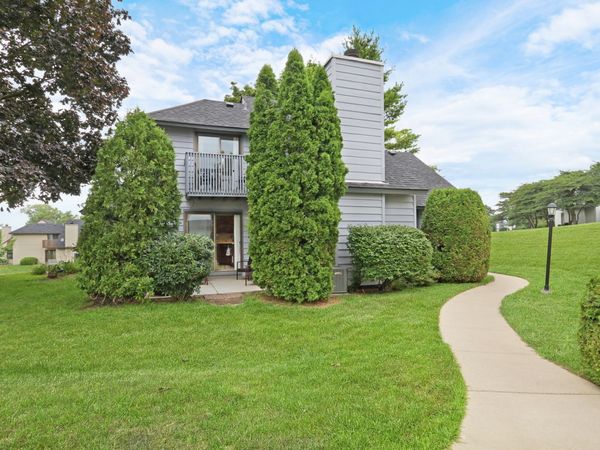 736 Glen Way , Gurnee, IL 60031