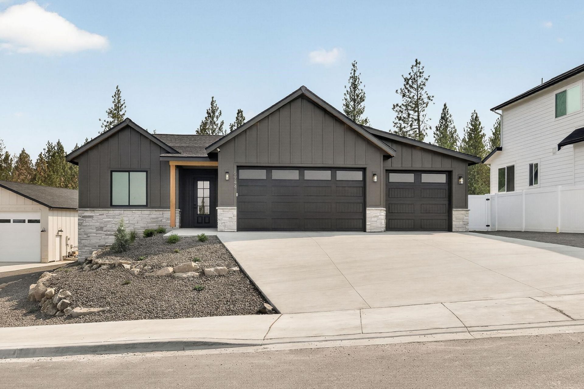 6944 E Beverly Ave, Spokane Valley, WA 99212 Main Photo