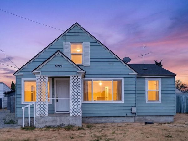 8915 E Grace Ave, Millwood, WA 99212