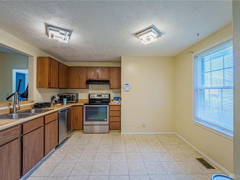 7816 Waterton Court, Trotwood, OH 45426 Photo 28