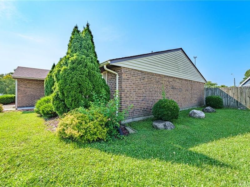 7816 Waterton Court, Trotwood, OH 45426 Photo 4