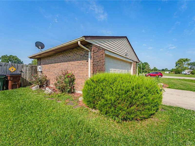 7816 Waterton Court, Trotwood, OH 45426 Photo 5