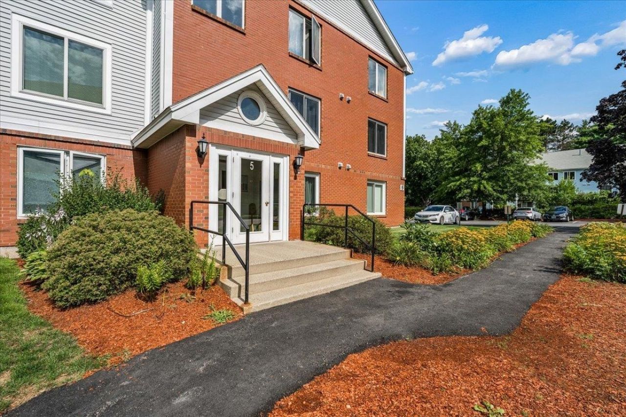 5 Timberwood Drive, Unit 104, Goffstown, NH 03045 Main Photo
